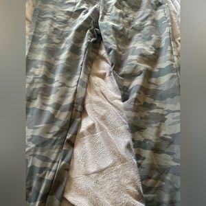 ZYIA Camo Unwind Joggers. Size XL